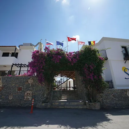 Hotel Salinas 3*