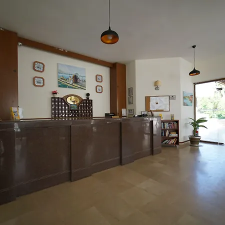 Salinas 3* גומבט